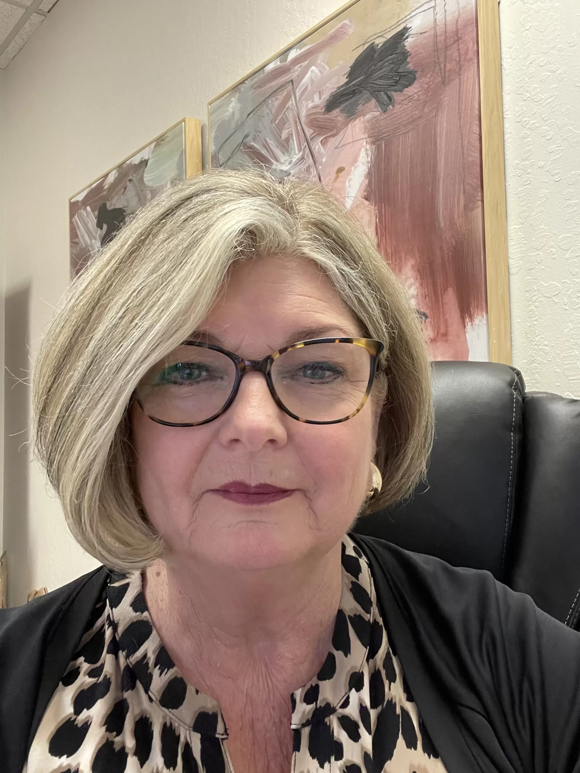 Cynthia Reinbach headshot at Bi-Bett